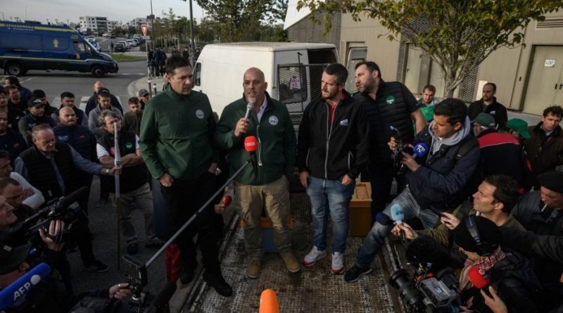 "Un non très ferme de la France" : pas de manifestations des agriculteurs sur le périphérique après leur rencontre avec Emmanuel Macron