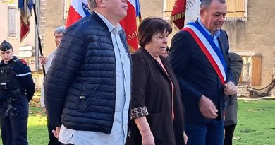 Le maire et ses élus se recueillent