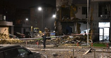 Une attaque de drones russes fait un mort et plusieurs blessés à Kiev | RTS