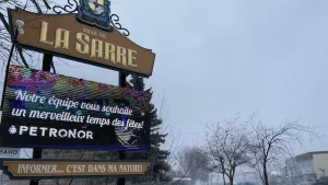 Un panneau d'information de La Sarre, au centre-ville.