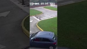 Une femme échoue à son permis en percutant une voiture