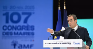 Le Premier ministre Sébastien Lecornu en clôture du 107e congrès des maires réuni à Paris le 20 novembre 2025.