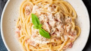 Une sauce italienne pas assez italienne : la vente de pots de carbonara avec de la crème fait scandale jusqu’au Parlement européen