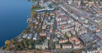 Une touriste tente de mordre un policier et écope d'une peine de prison avec sursis