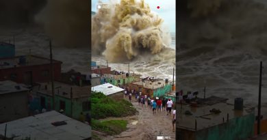 Une vague de boue géante déferle près d'un village