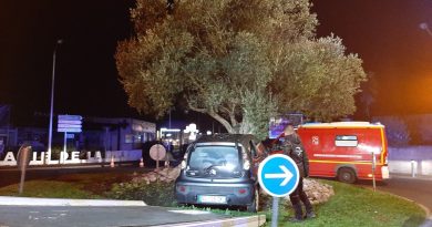 Une voiture percute un rond-point dans cette commune de Vendée