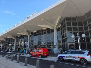 Une voyageuse en provenance de Bangkok arrêtée à Gillot avec une valise pleine de cannabis