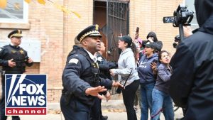 Urgent : Des agents de l'ICE de Chicago sous le feu des balles
