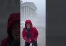 Urgent : Un reporter piégé dans une tempête de neige avec des boules de glace !