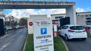 « Ils profitent de notre détresse : le coût exorbitant du stationnement à l'hôpital »