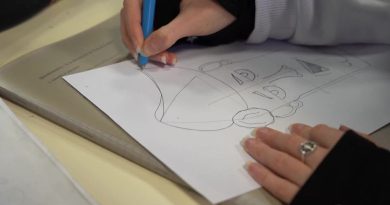 VIDÉO. Une école "de la liberté et du droit d'informer" : des dessinateurs de presse initient des lycéens à la caricature