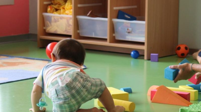 Vers une réglementation commune pour tous les établissements accueillant des mineurs ?