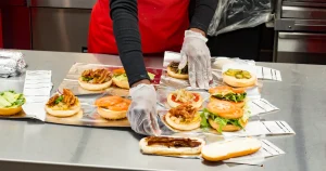 Viande halal chez Five Guys : enjeux de santé publique et débats autour de la polémique
