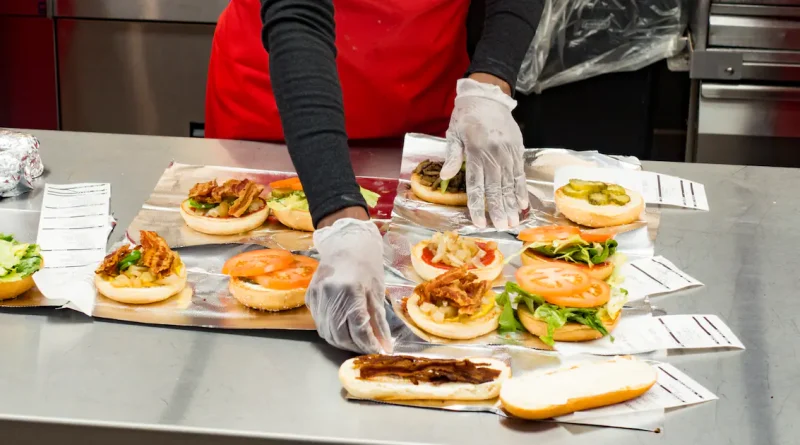 Viande halal chez Five Guys : enjeux de santé publique et débats autour de la polémique