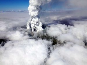 Vidéo. Japon : une alerte aux retombées de cendres déclenchée après une éruption volcanique