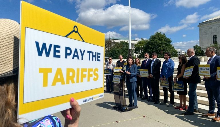 Vifs débats autour des droits de douane de Trump à la Cour suprême