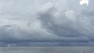 Vigilance jaune : pluie et orages en Guadeloupe avec une masse d'air humide et instable