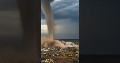 Village dévasté par une tornade : un désastre naturel