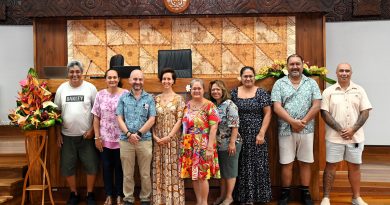 Visite guidée d'adhérents de A Tia I Mua à l’Assemblée de la Polynésie française