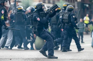 Violences policières : huit mois de sursis demandés pour le policier ayant tiré au LBD sur deux manifestants