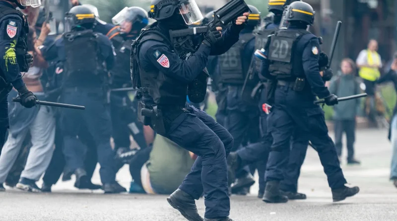 Violences policières : huit mois de sursis demandés pour le policier ayant tiré au LBD sur deux manifestants