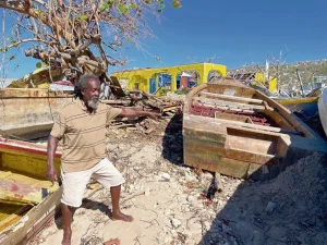 À White House, Jamaïque : les pêcheurs confrontés aux ravages de l'ouragan Melissa