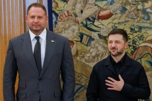 Zelensky limoge son bras droit après des perquisitions anticorruption