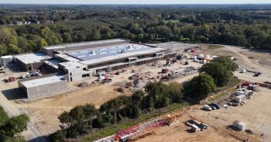 Zone commerciale de Pluvigner. Démarrés en 2024, les travaux doivent être suspendus immédiatement