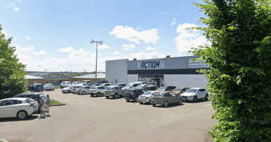 Incendie dans un magasin Action : deux pompiers volontaires éteignent rapidement le feu.