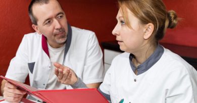 Trois guides pour intégrer une infirmière en pratique avancée en santé mentale