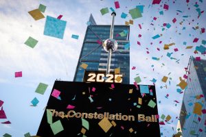 Times Square à New York présente sa sphère lumineuse pour le Nouvel An 2024