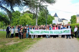 Louviers : la mairie approuve la construction de plus de 100 logements dans un parc malgré les contestations.