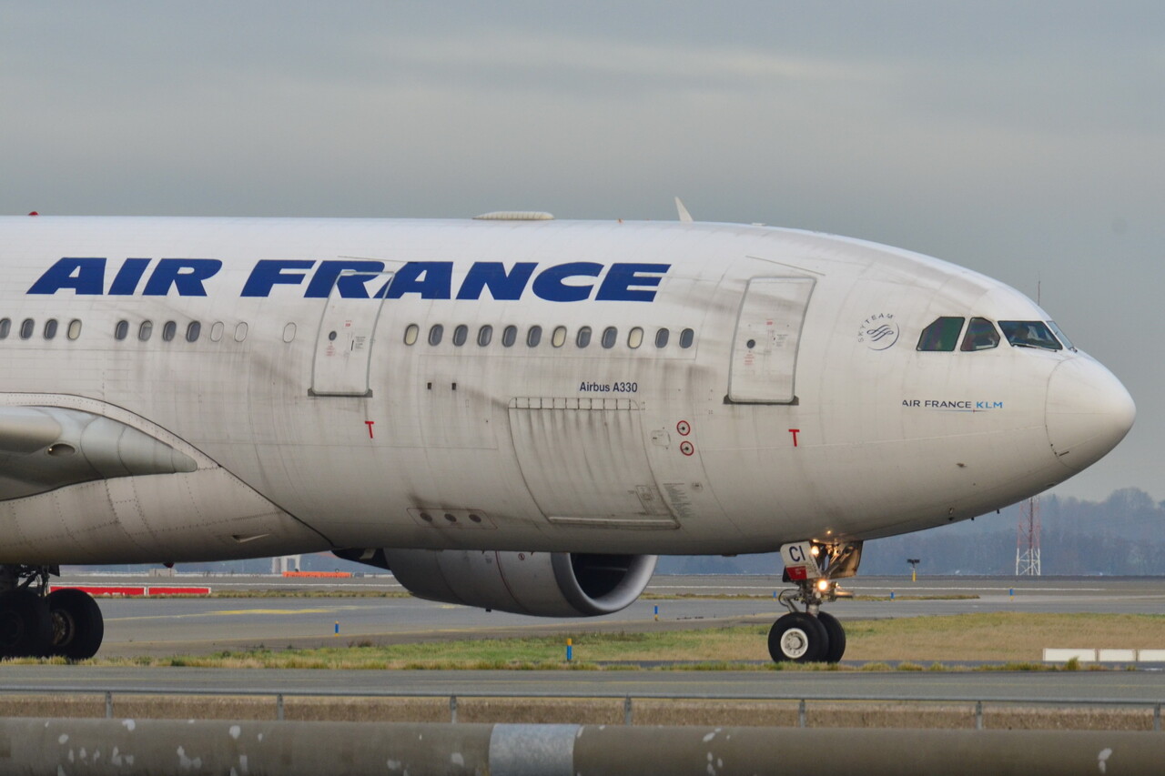 Un avion Airbus d'Air France fait demi-tour au-dessus de l'Atlantique en route vers Saint-Martin