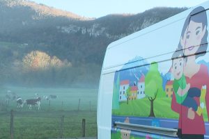 Bébé-bus : la halte-garderie ambulante qui permet de choisir ville et jour