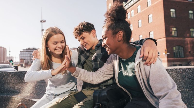 Soutien social : limites pour les jeunes de milieux défavorisés - RTBF Actus