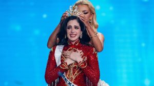 Miss Univers : les propriétaires du concours accusés de fraude et trafic d'armes