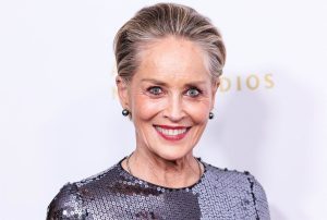 Sharon Stone évoque le statut de « femme fatale » : « Il est difficile d'être sexy »