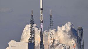 Blue Origin de Jeff Bezos récupère le propulseur de sa grande fusée, une avancée technique