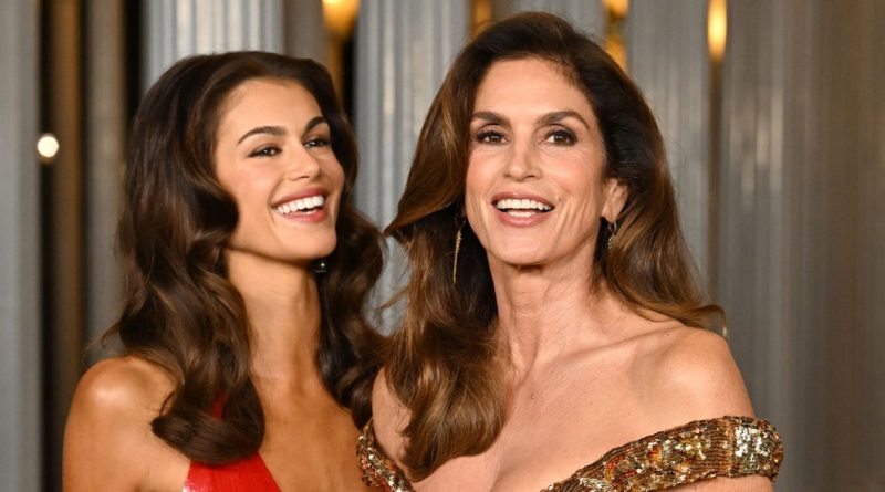 Salma Hayek, Cindy Crawford et Kaia Gerber : la robe à sequins fait sensation au gala du LACMA