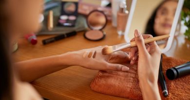 Trouver la bonne teinte de fond de teint en ligne : astuces d'un maquilleur professionnel