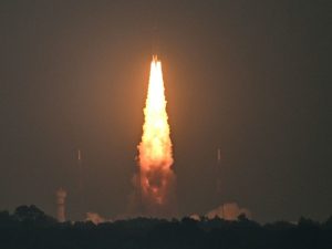 Décollage du lanceur indien LVM3-M5