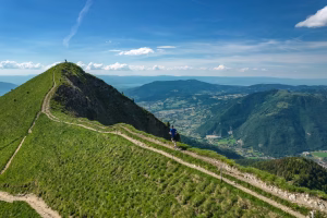 Le Môle : phare emblématique de Haute-Savoie avec vue sur le Mont Blanc
