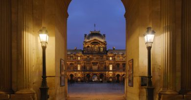 Enquête sur le cambriolage du musée du Louvre : profil des suspects et recherche des bijoux