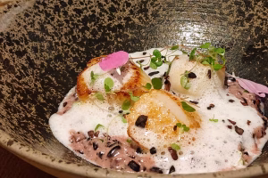 À Paris, Qui plume la Lune propose un repas étoilé à prix abordable