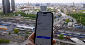 Face aux attaques de drones, la Russie renforce le contrôle des cartes SIM