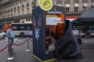 KidTok Shop : Amnesty International dénonce la toxicité de TikTok à travers une installation