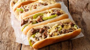 Découvrez le Philly steak sandwich : histoire et recette incontournable - RTBF Actus