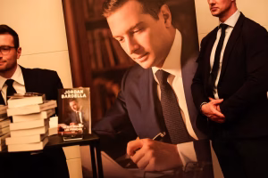 Jordan Bardella à Nîmes : tensions croissantes autour de sa visite