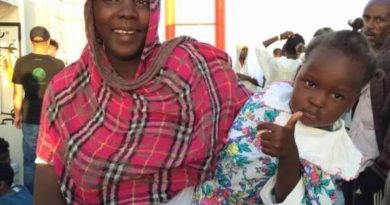 8 milliards de voisins : Stratégies pour aider les femmes migrantes à sortir de l'ombre