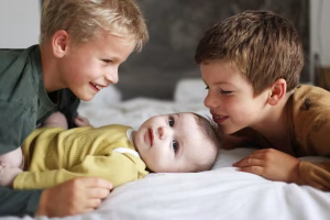 Les frères et sœurs partagent-ils la même enfance ? Analyse d'une psychologue